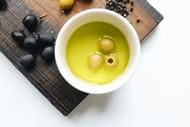 This oil is rich in essential fatty acids, antioxidants, and vitamins that can help improve the health of your hair (Image via Pexels)